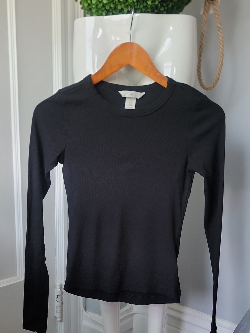 H&M Black Long Sleeve Crewneck Tee